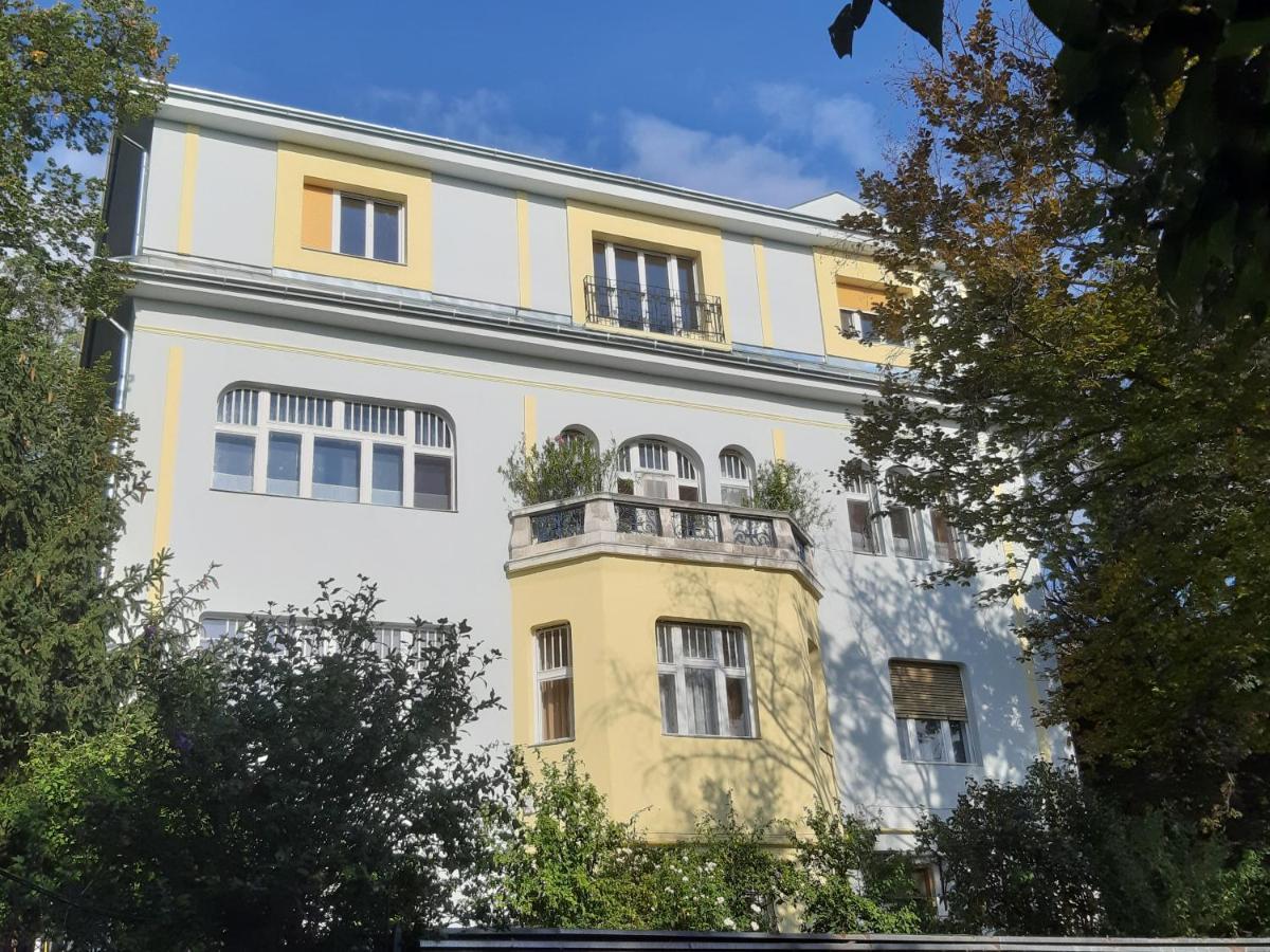 Green Hill Apartment Budapeste Exterior foto